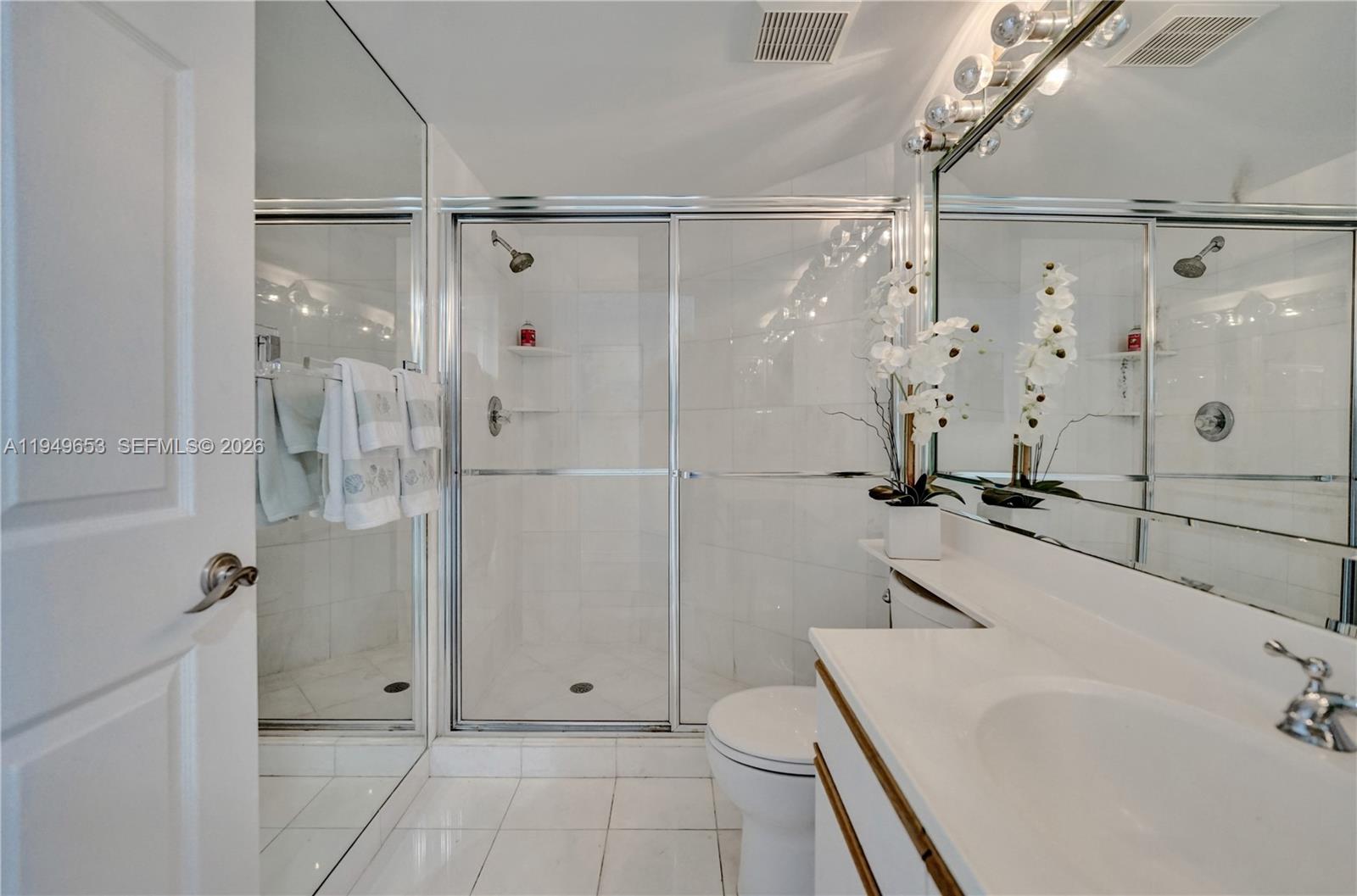 3500 Mystic Pointe Drive