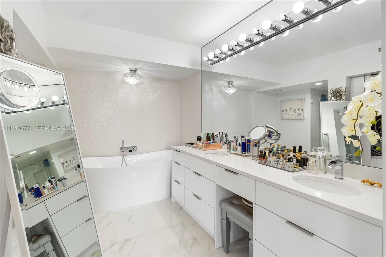 3600 Mystic Pointe Drive