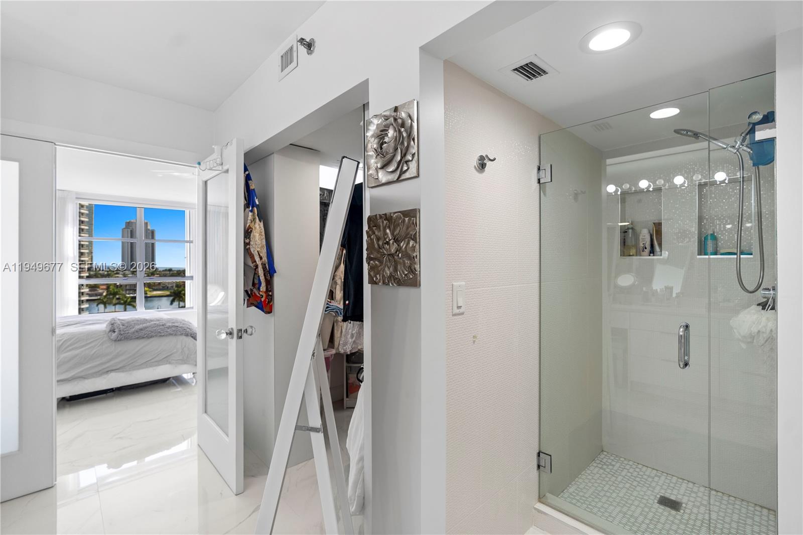 3600 Mystic Pointe Drive
