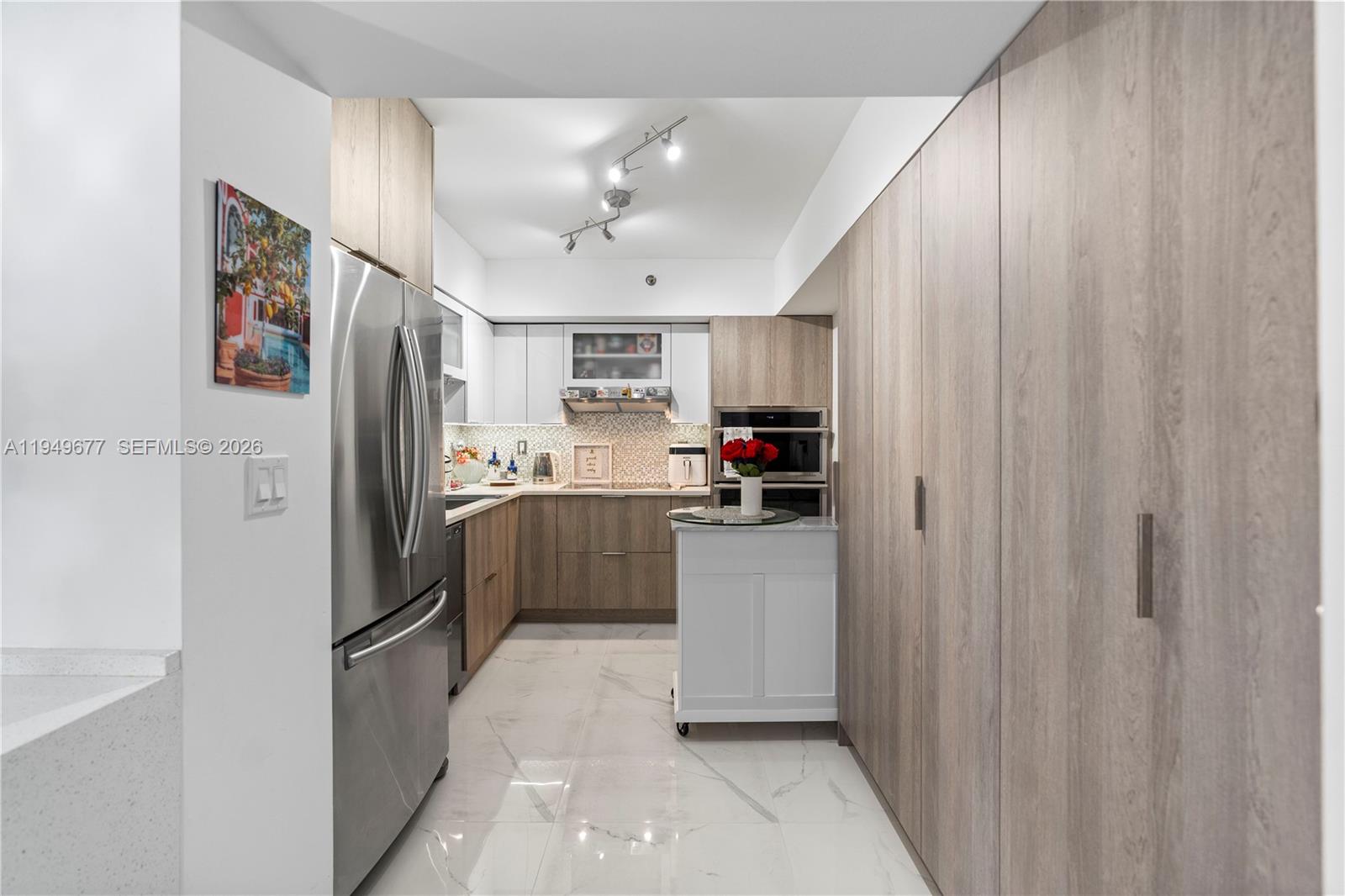 3600 Mystic Pointe Drive