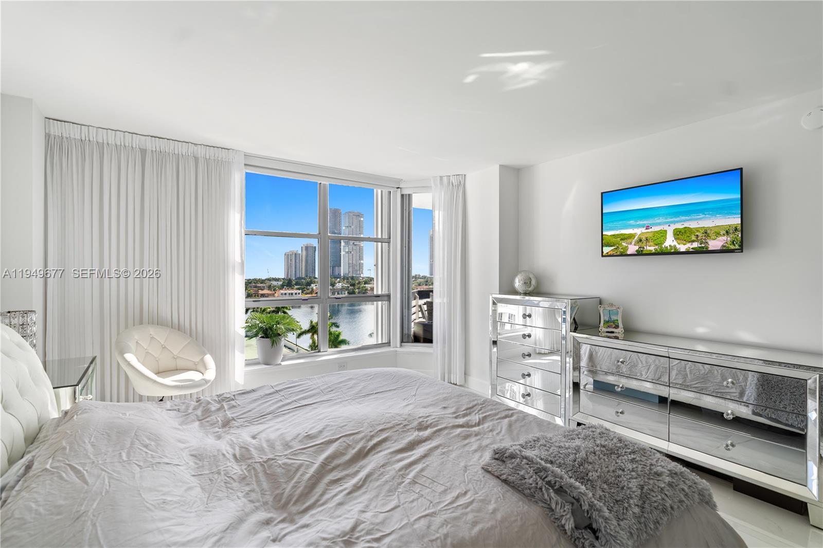 3600 Mystic Pointe Drive