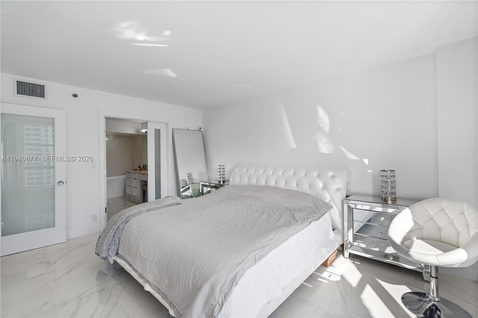 3600 Mystic Pointe Drive