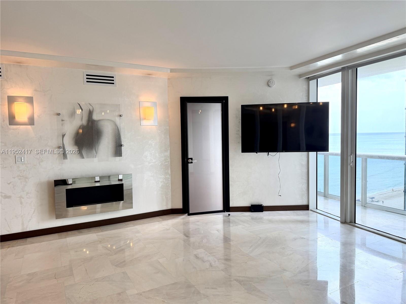 17201 Collins Ave+den