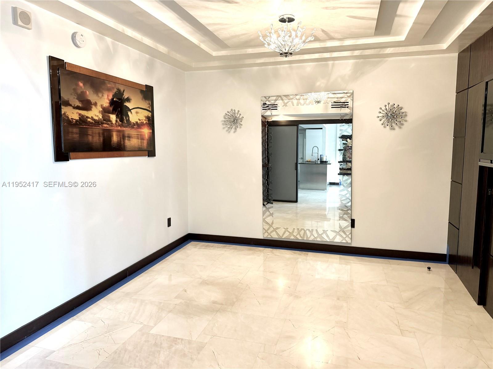 17201 Collins Ave+den
