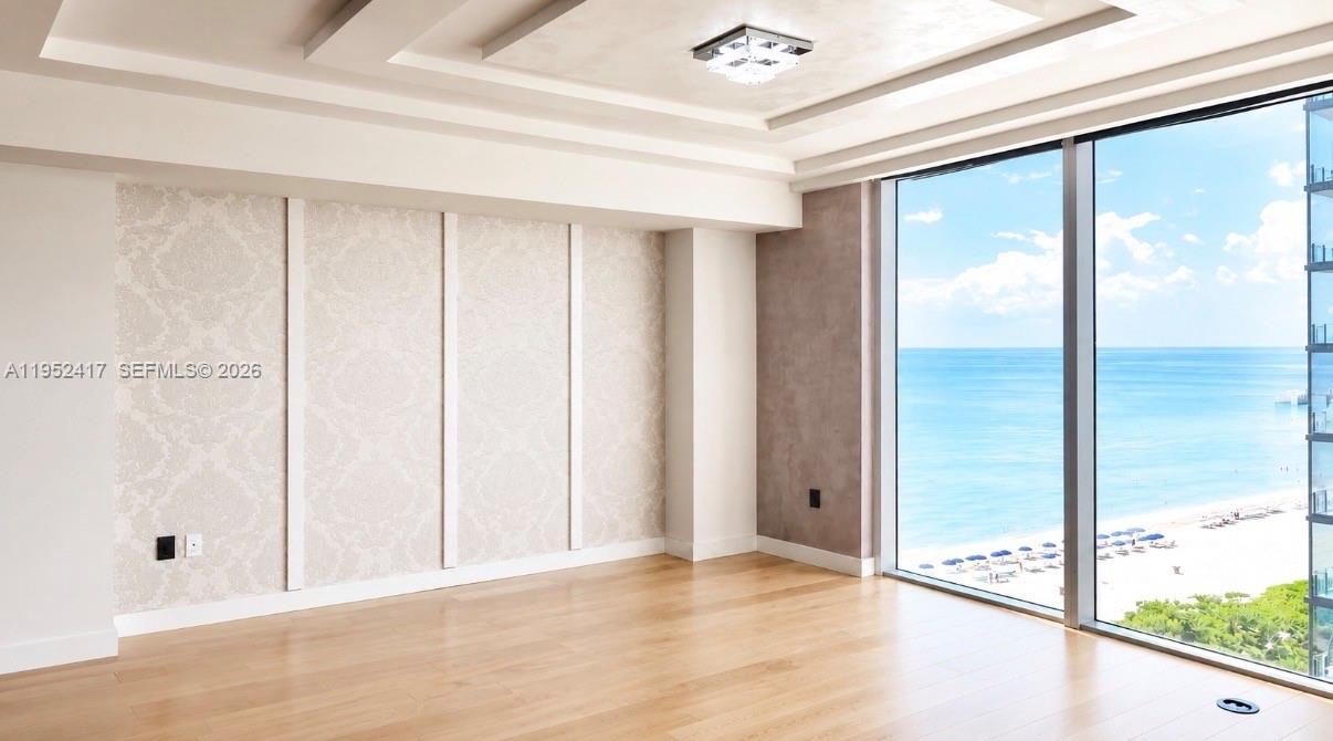 17201 Collins Ave+den