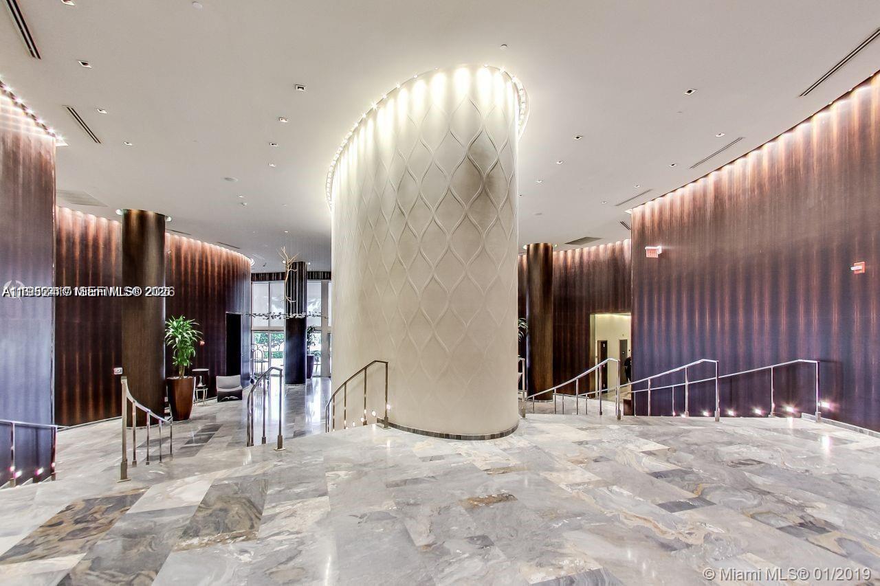 17201 Collins Ave+den