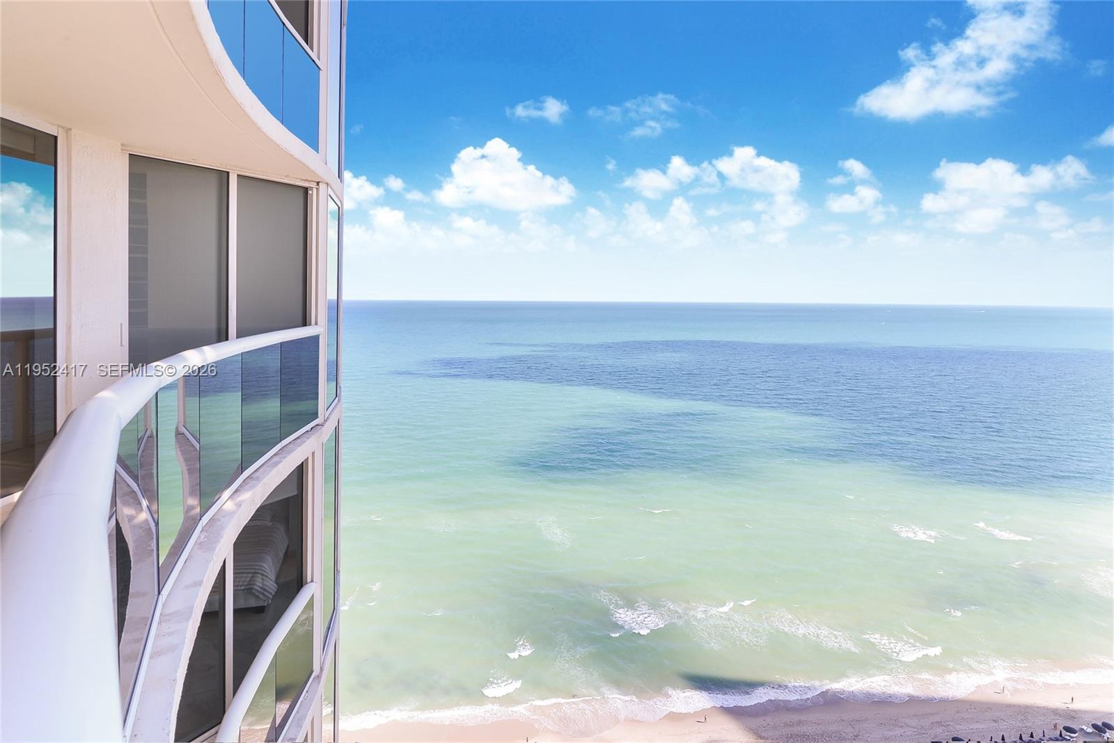17201 Collins Ave+den