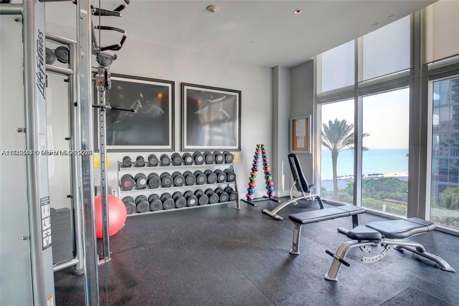 17201 Collins Ave+den