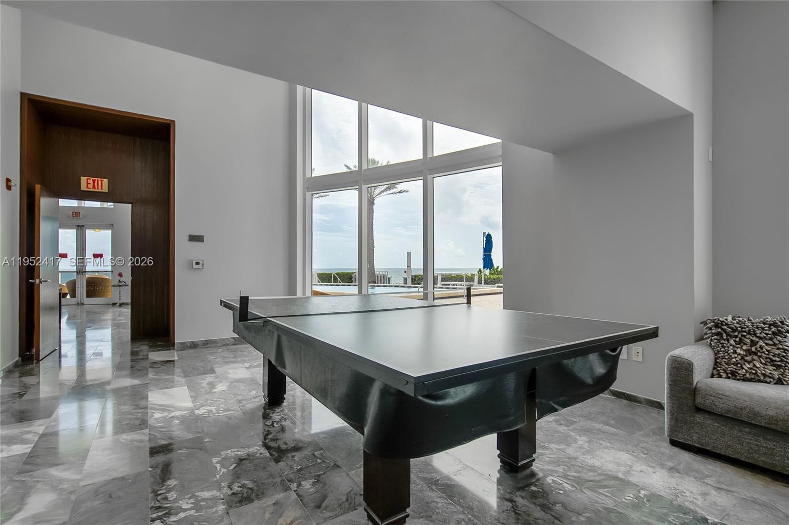 17201 Collins Ave+den