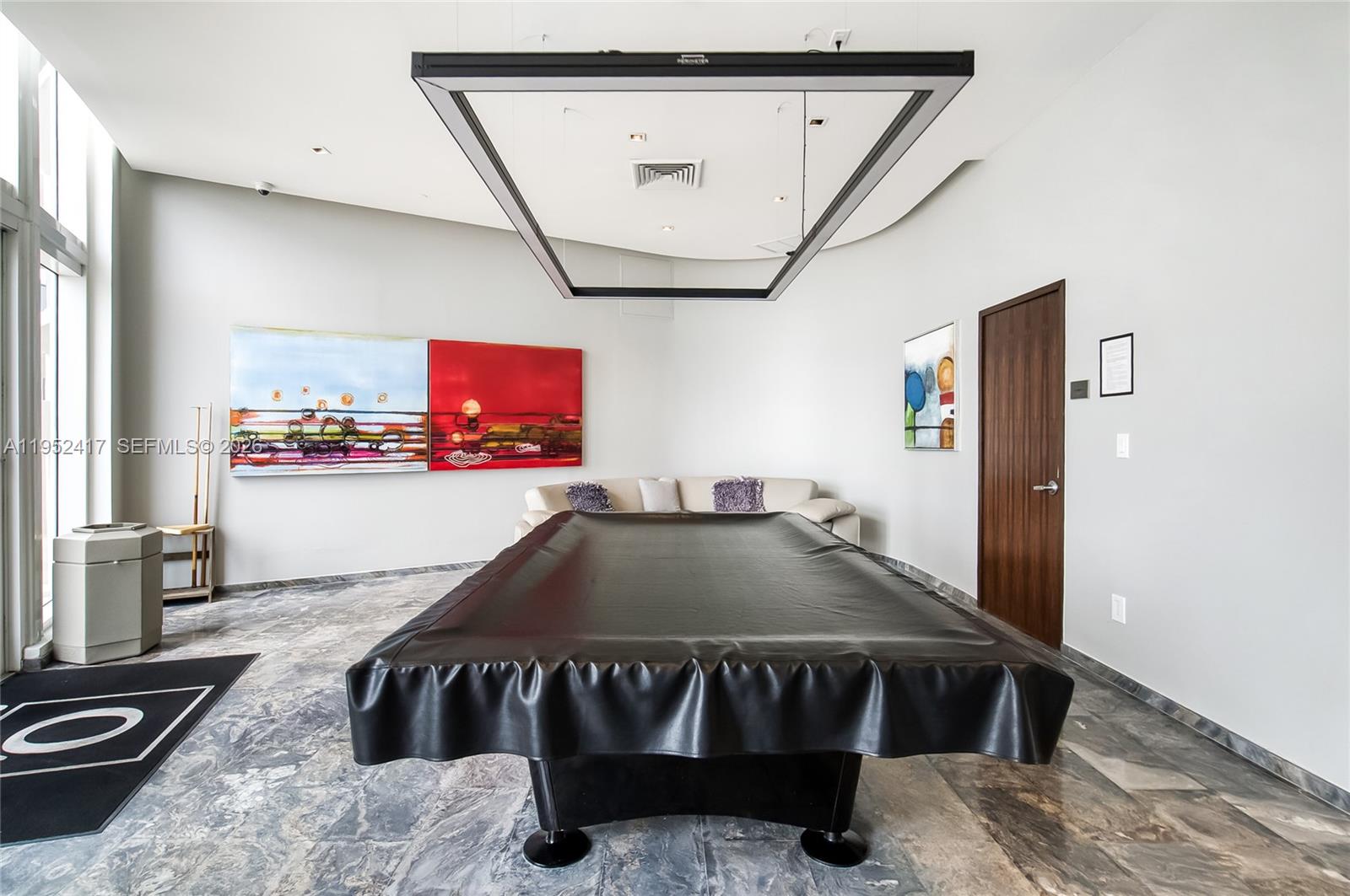 17201 Collins Ave+den