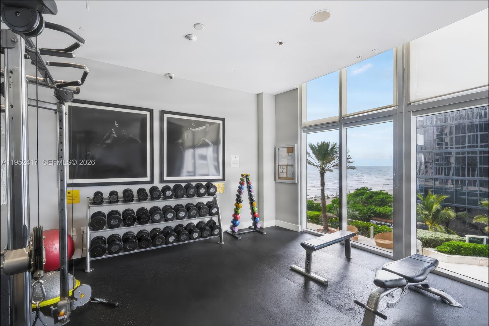 17201 Collins Ave+den