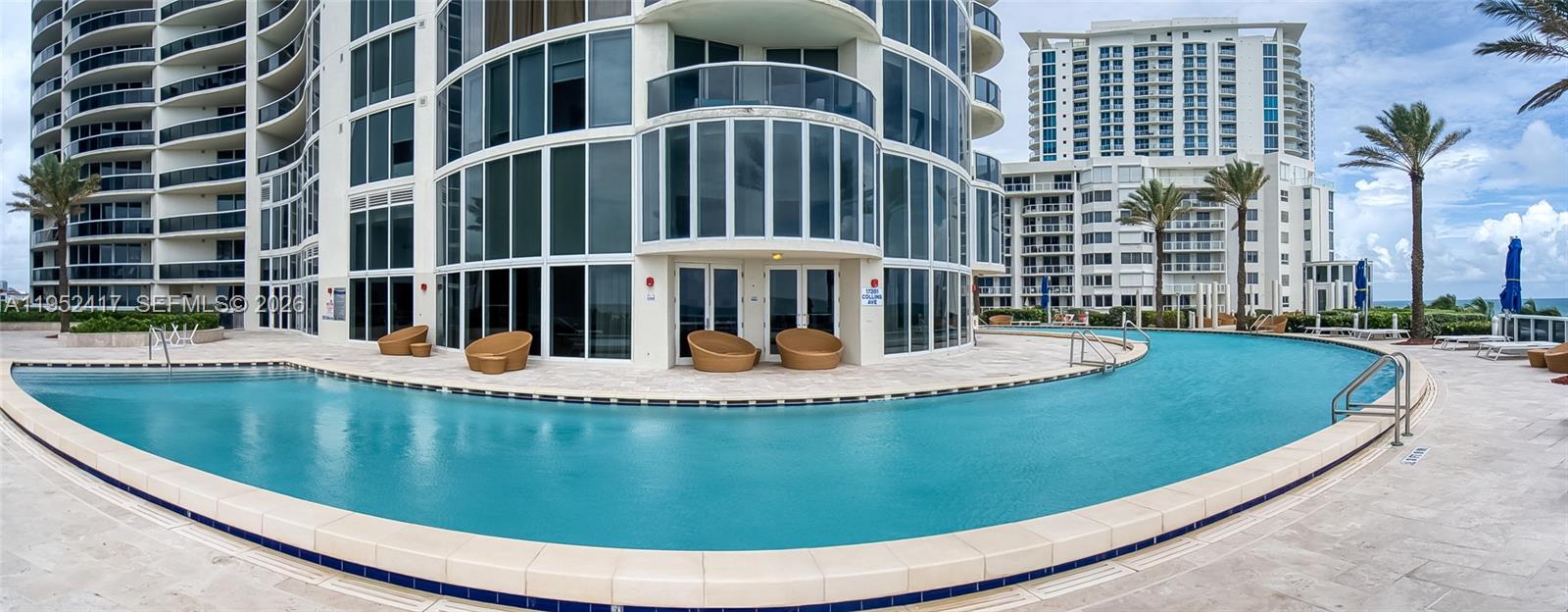 17201 Collins Ave+den