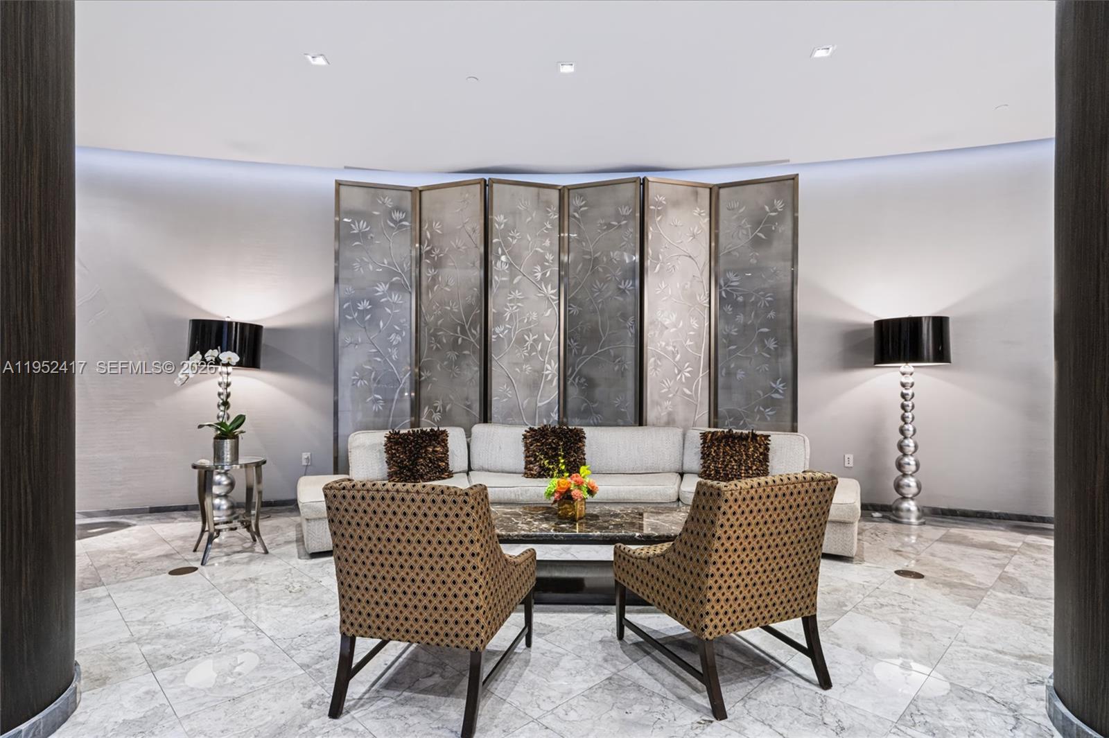17201 Collins Ave+den