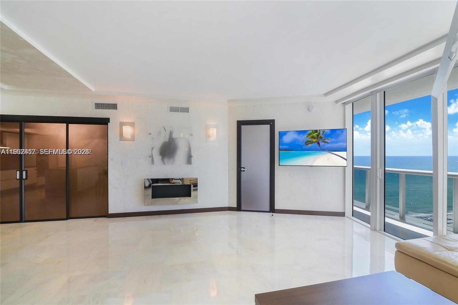 17201 Collins Ave+den