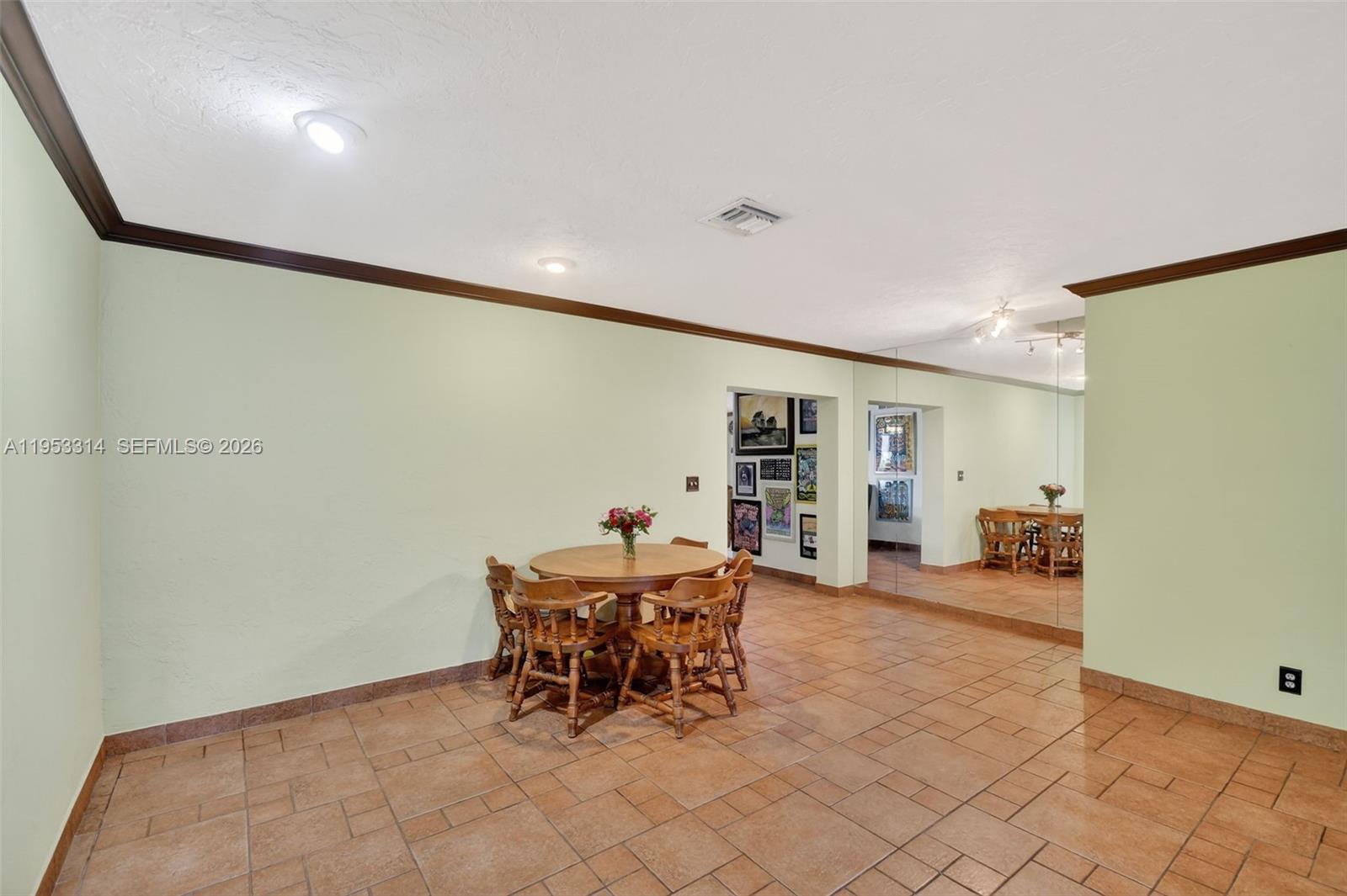 1712 High Ridge Road