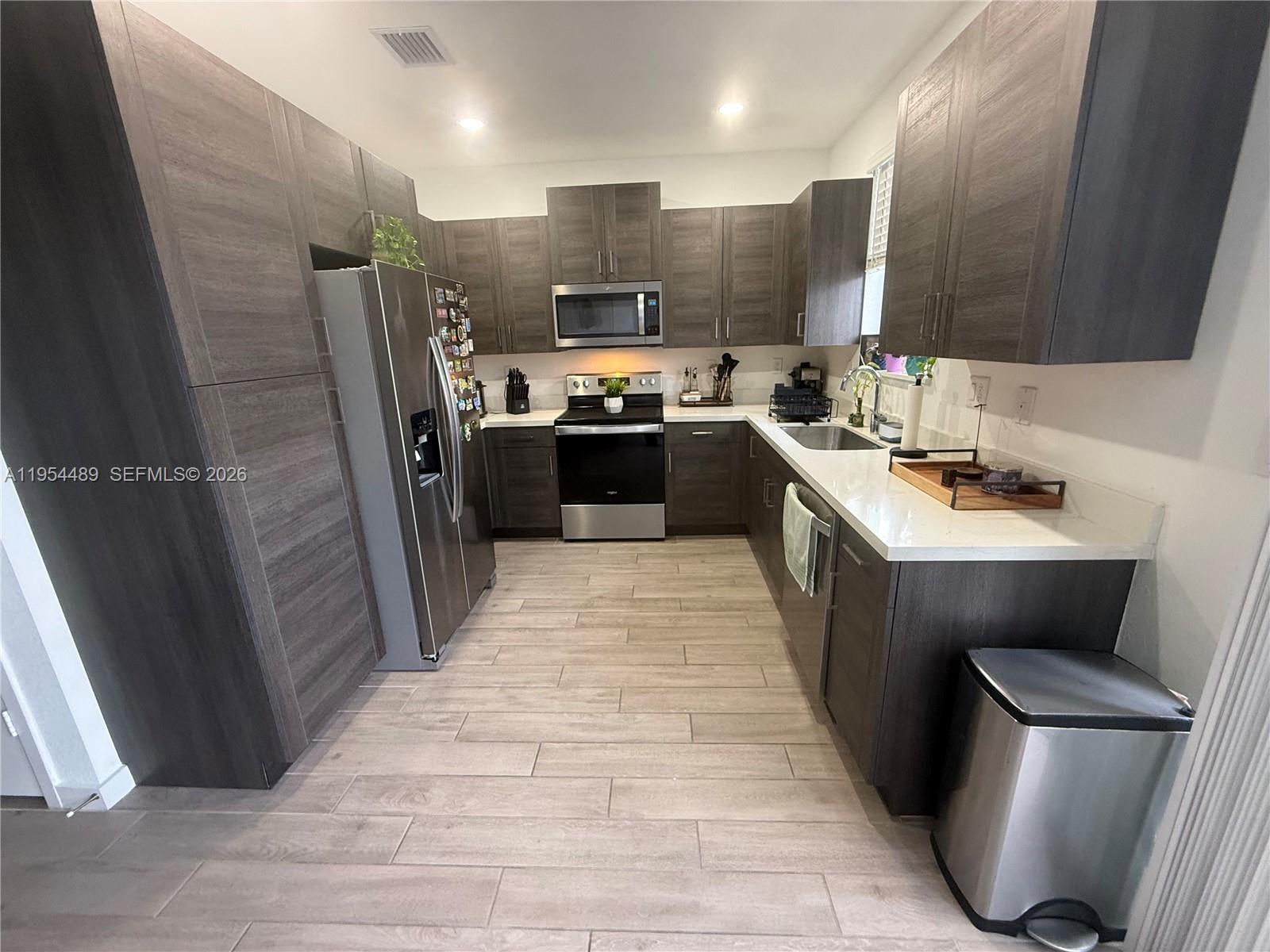 1043 SE 24th Avenue