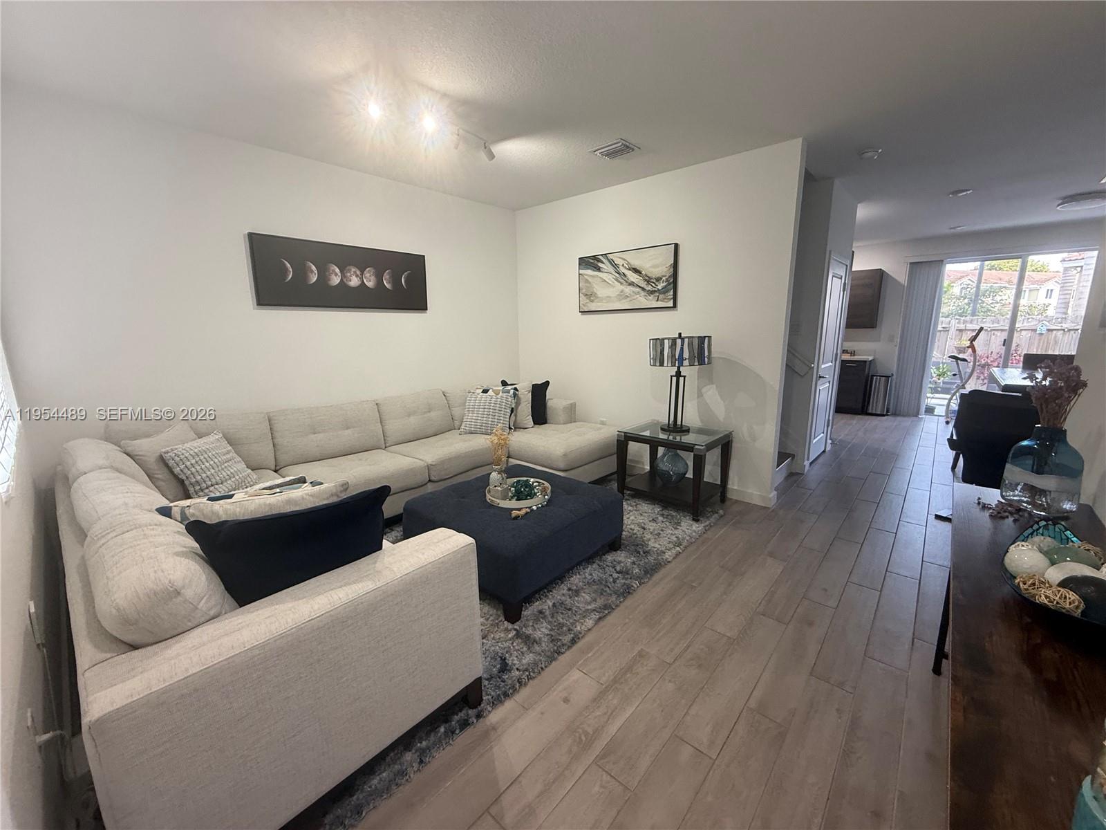 1043 SE 24th Avenue