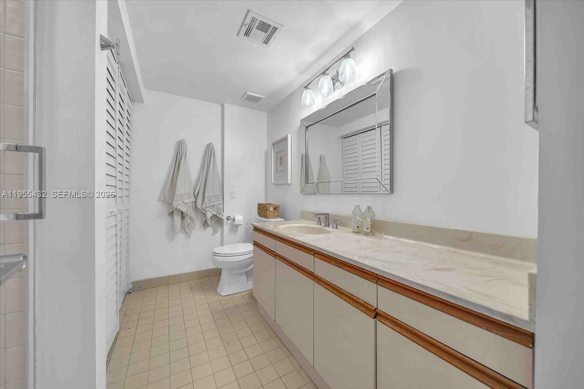 3610 Yacht Club Drive