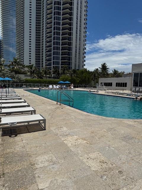 19201 Collins Avenue