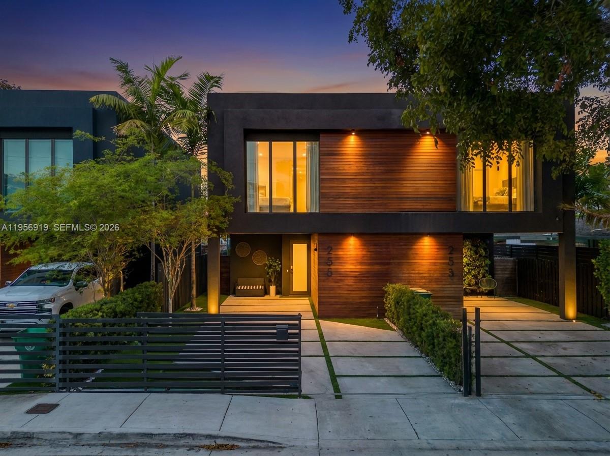 255 NW 39th Street