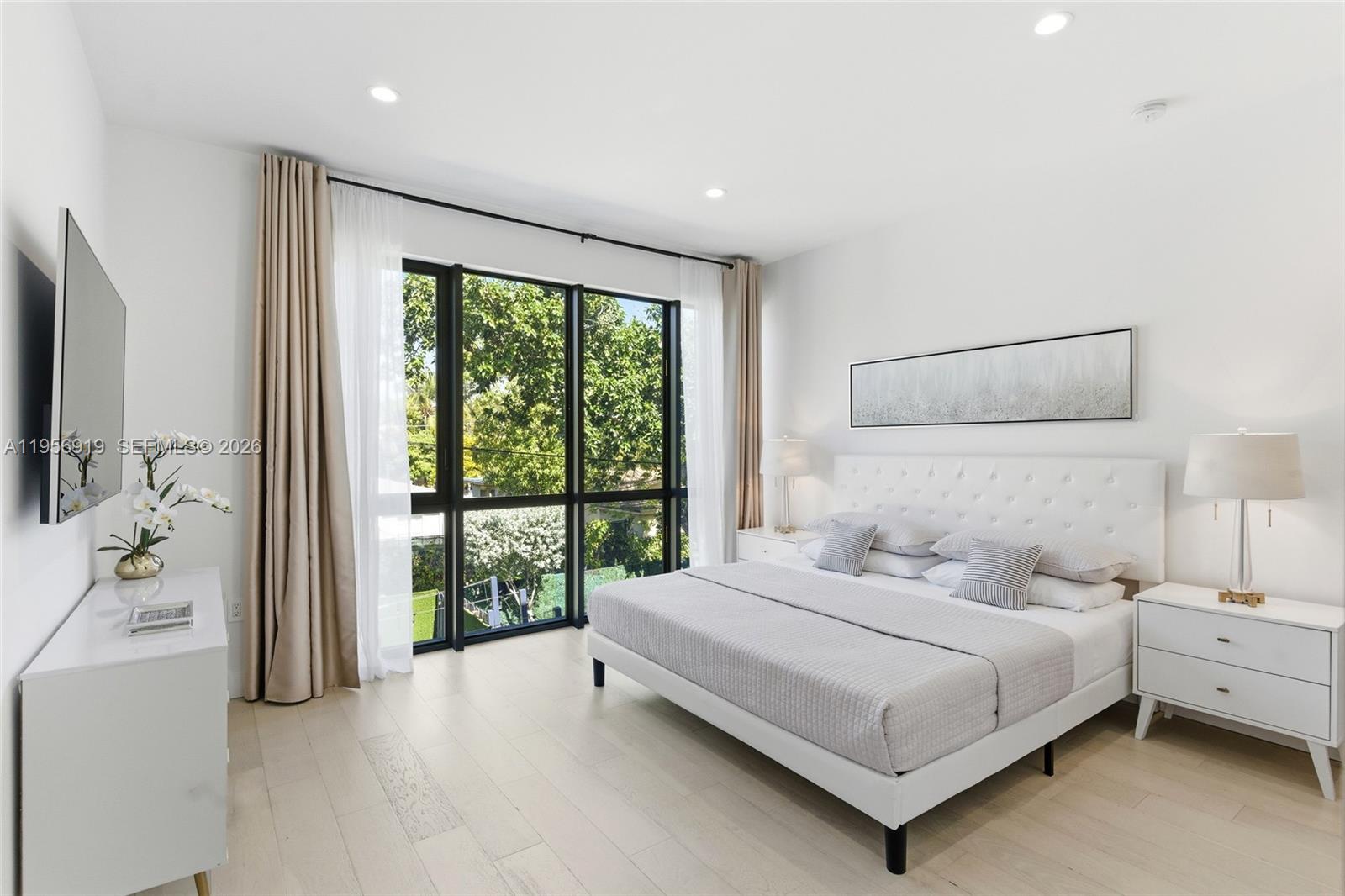 255 NW 39th Street