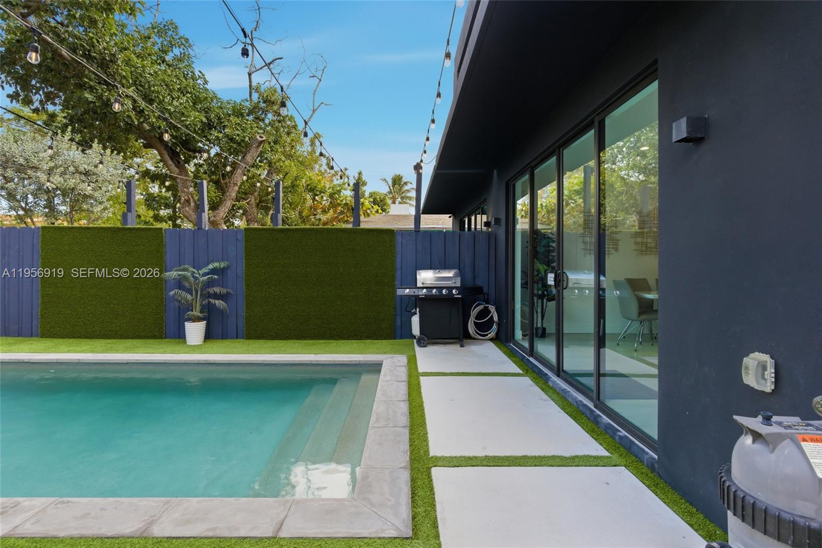 255 NW 39th Street