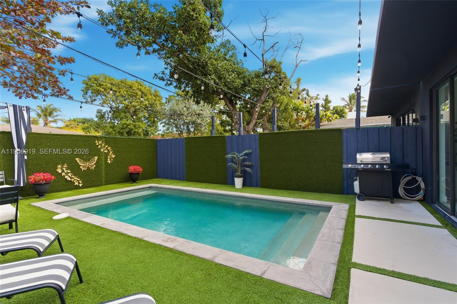 255 NW 39th Street