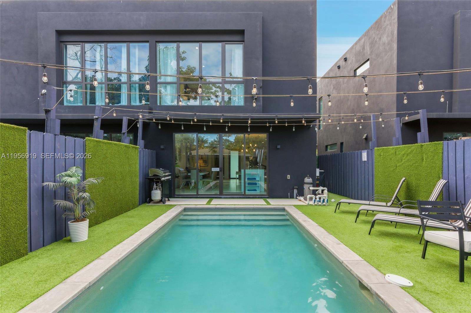 255 NW 39th Street