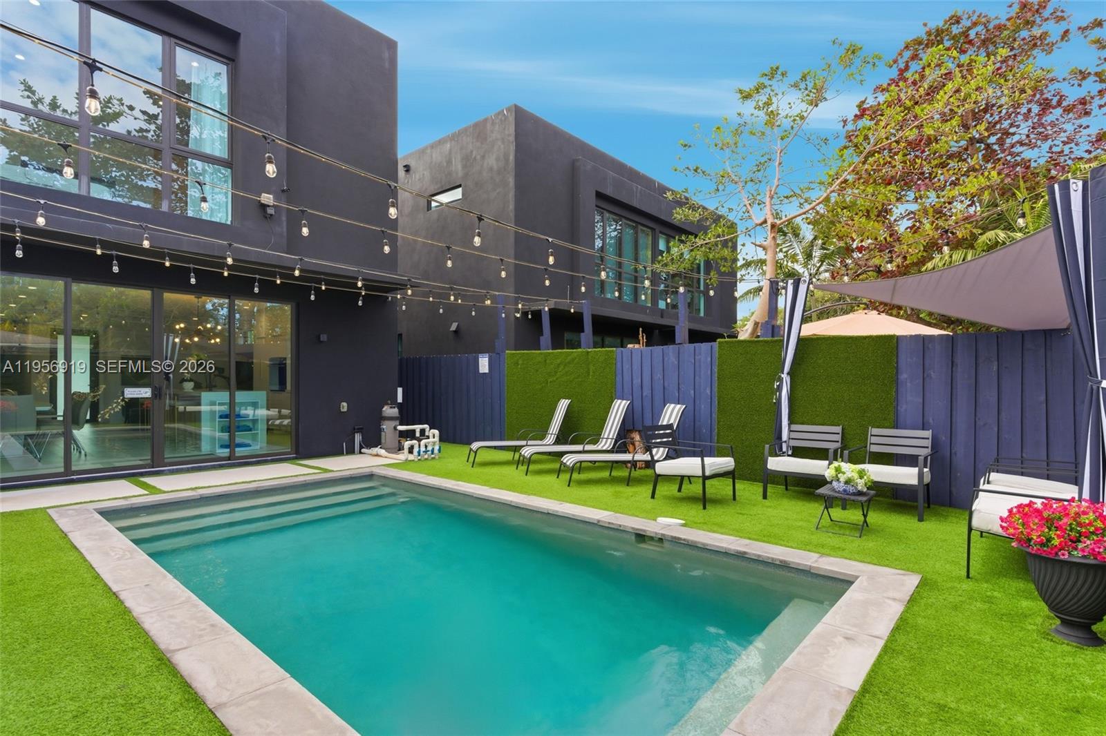 255 NW 39th Street