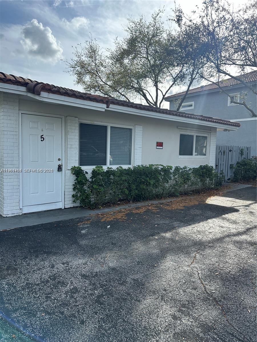 8704 NW 38th Drive