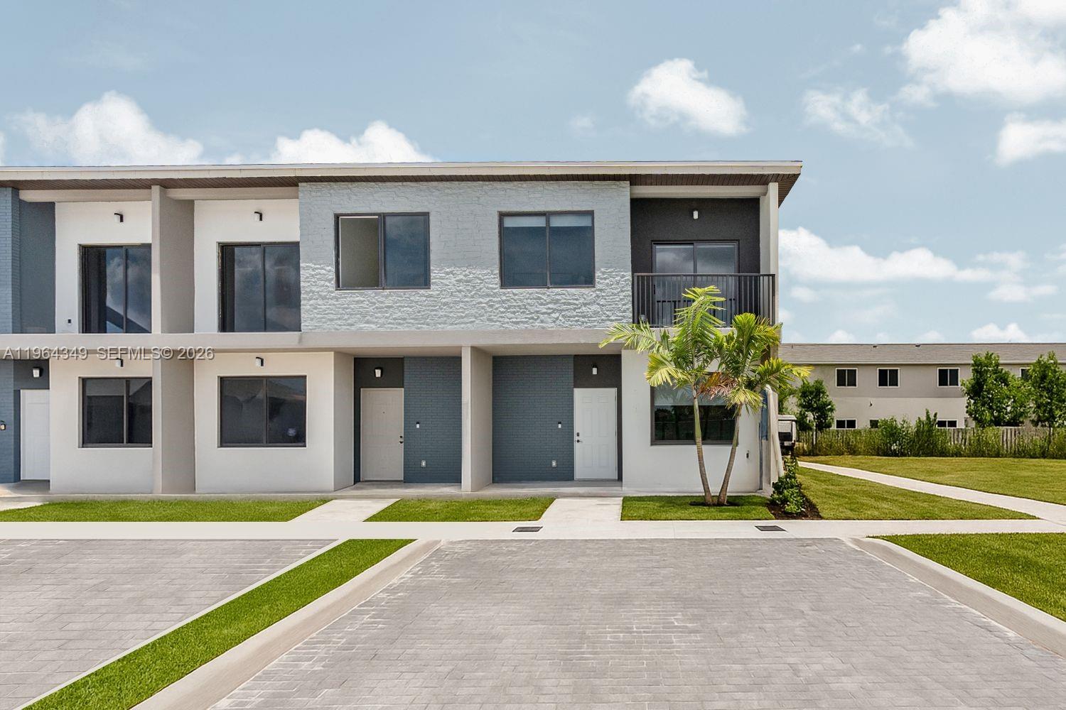 523 NW 13 Court
