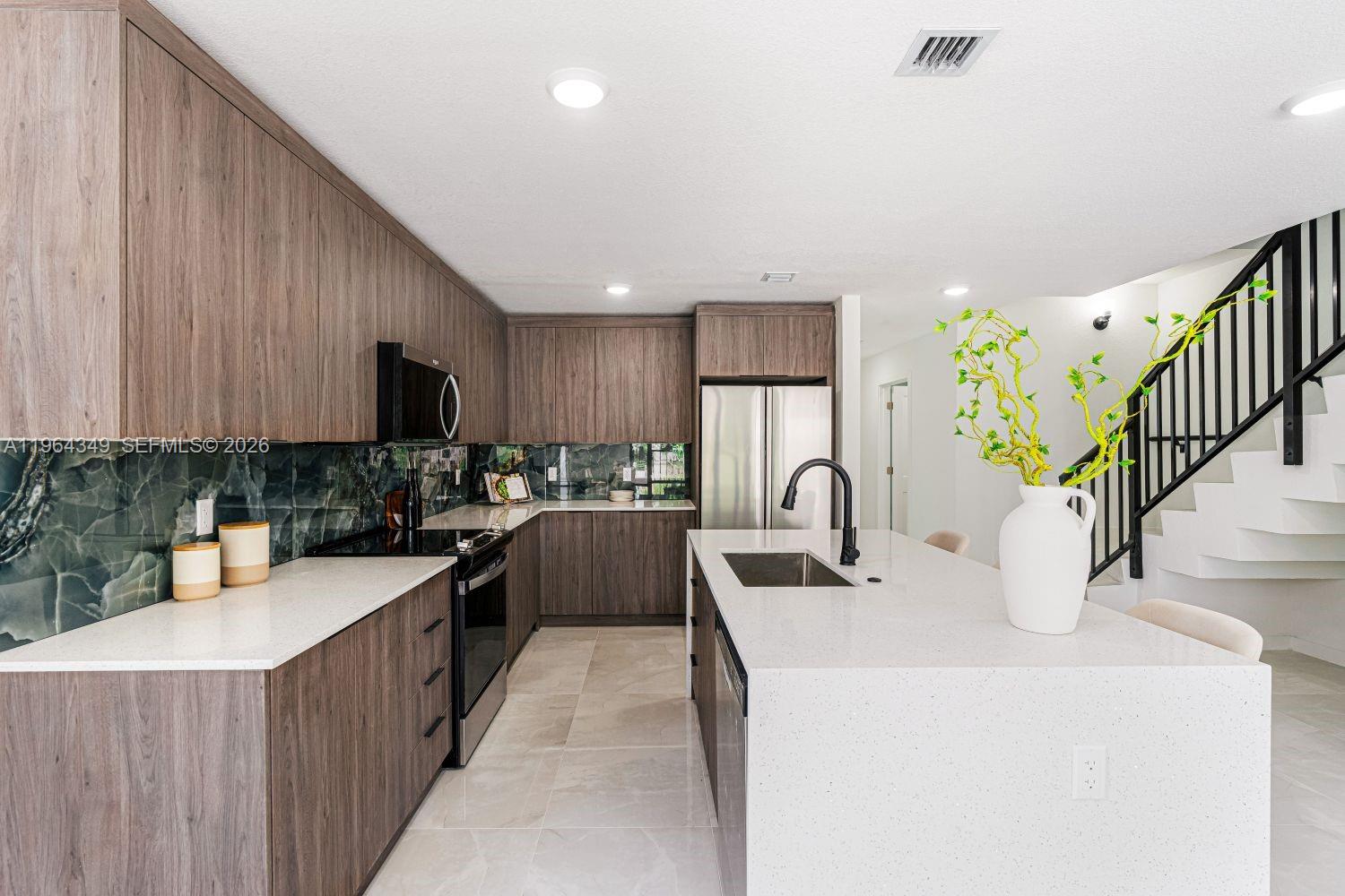 523 NW 13 Court