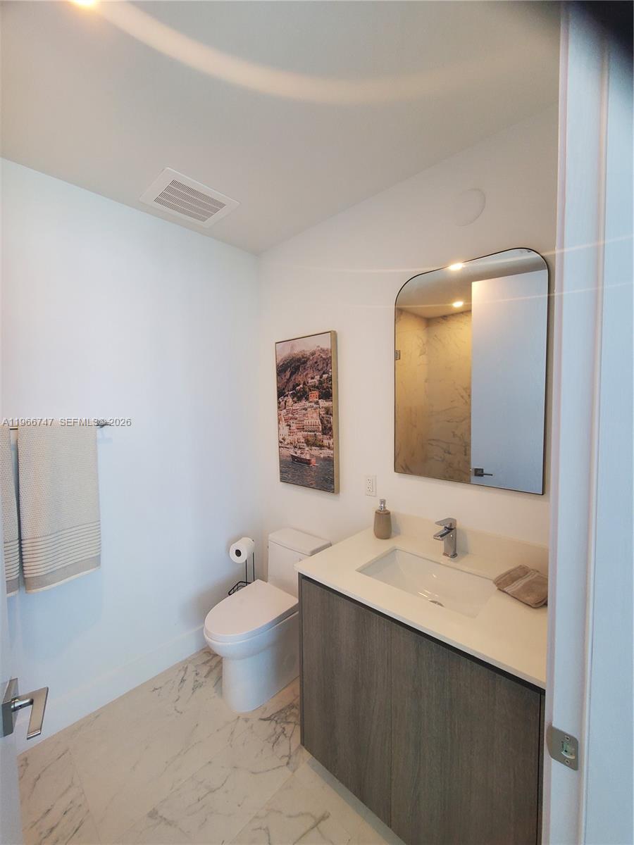 17550 Collins
