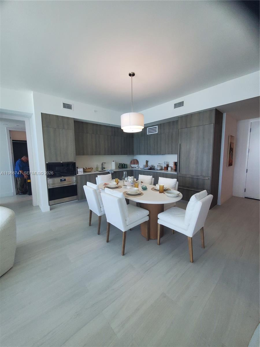 17550 Collins