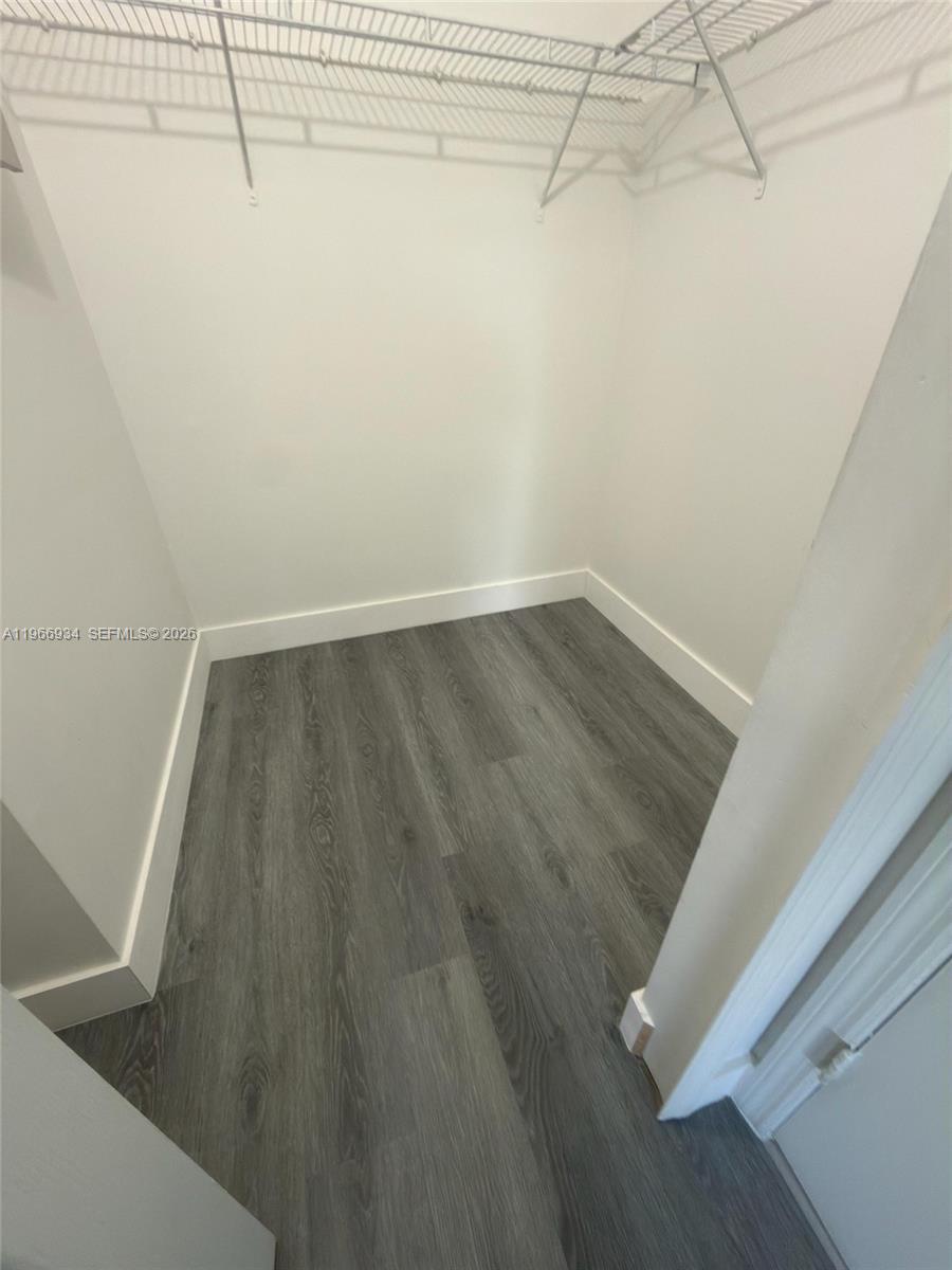 930 NE 34th Avenue