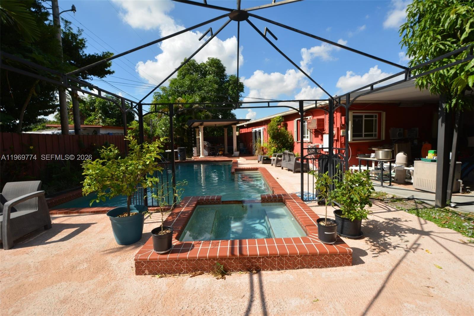 890 E 38th Street