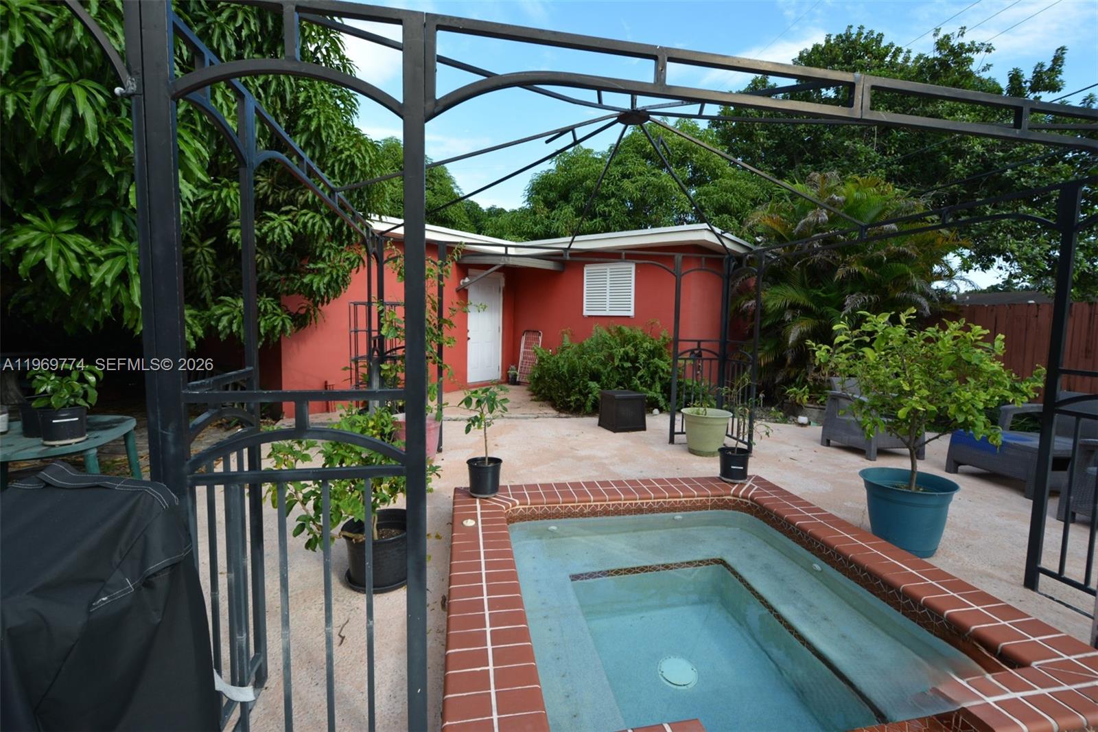 890 E 38th Street