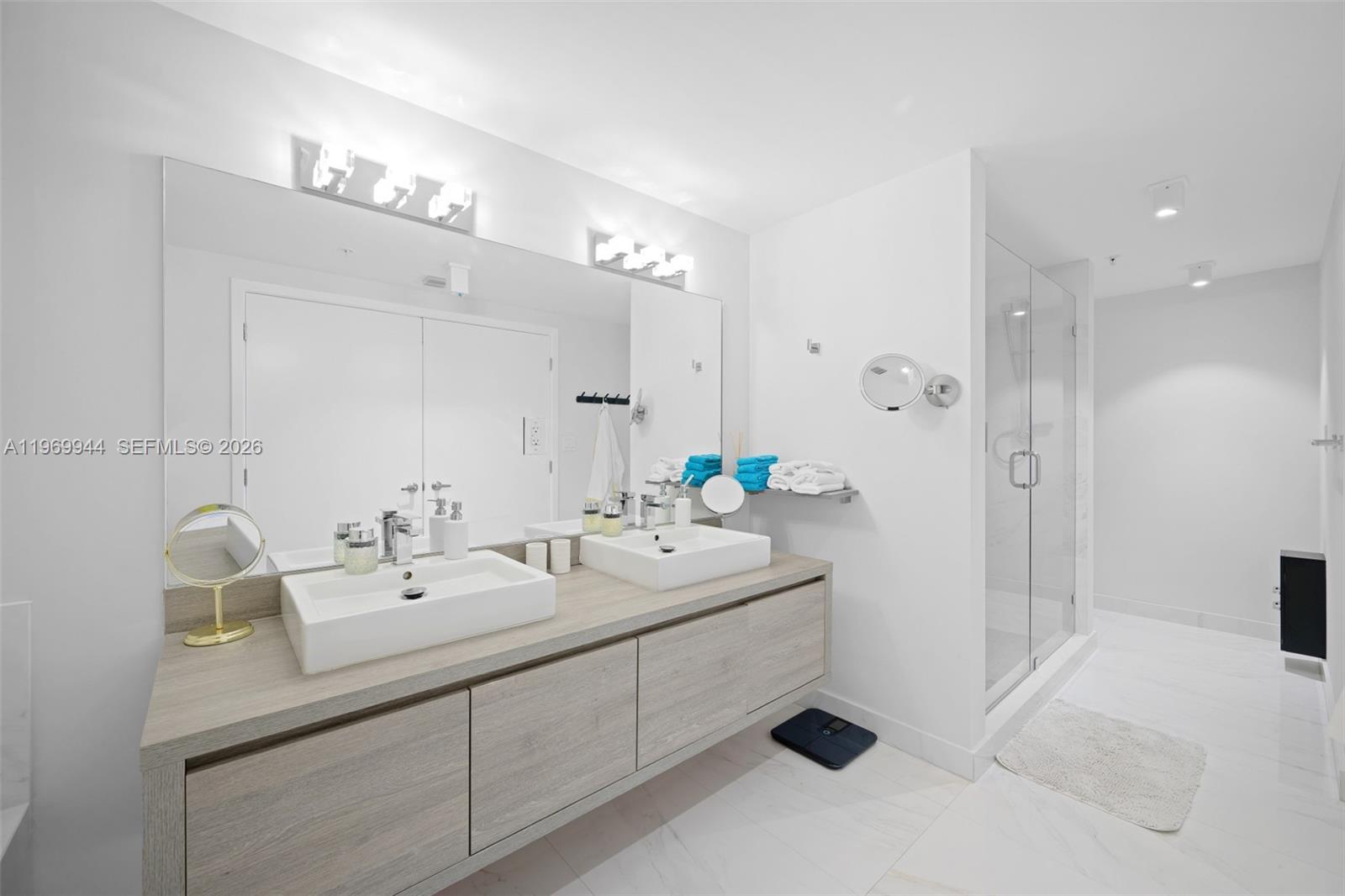 400 Sunny Isles Boulevard