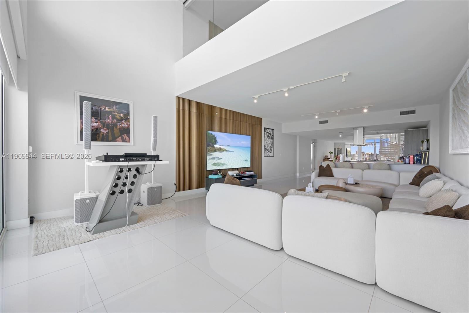 400 Sunny Isles Boulevard