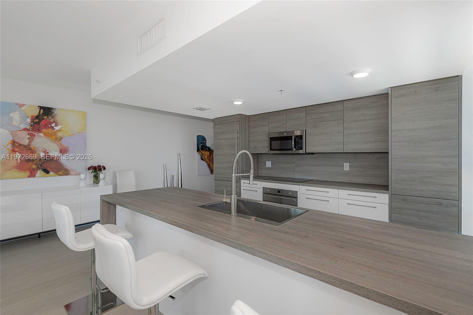400 Sunny Isles Boulevard