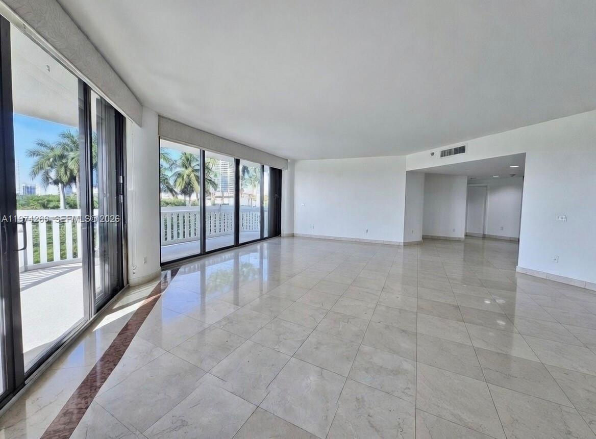 2000 Island Boulevard