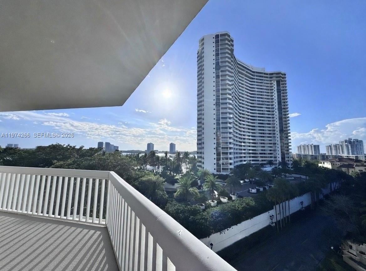 2000 Island Boulevard