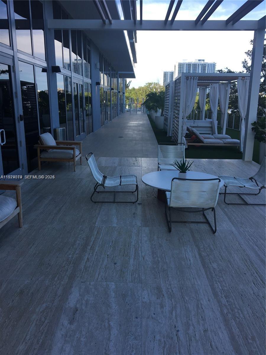 16385 Biscayne Boulevard