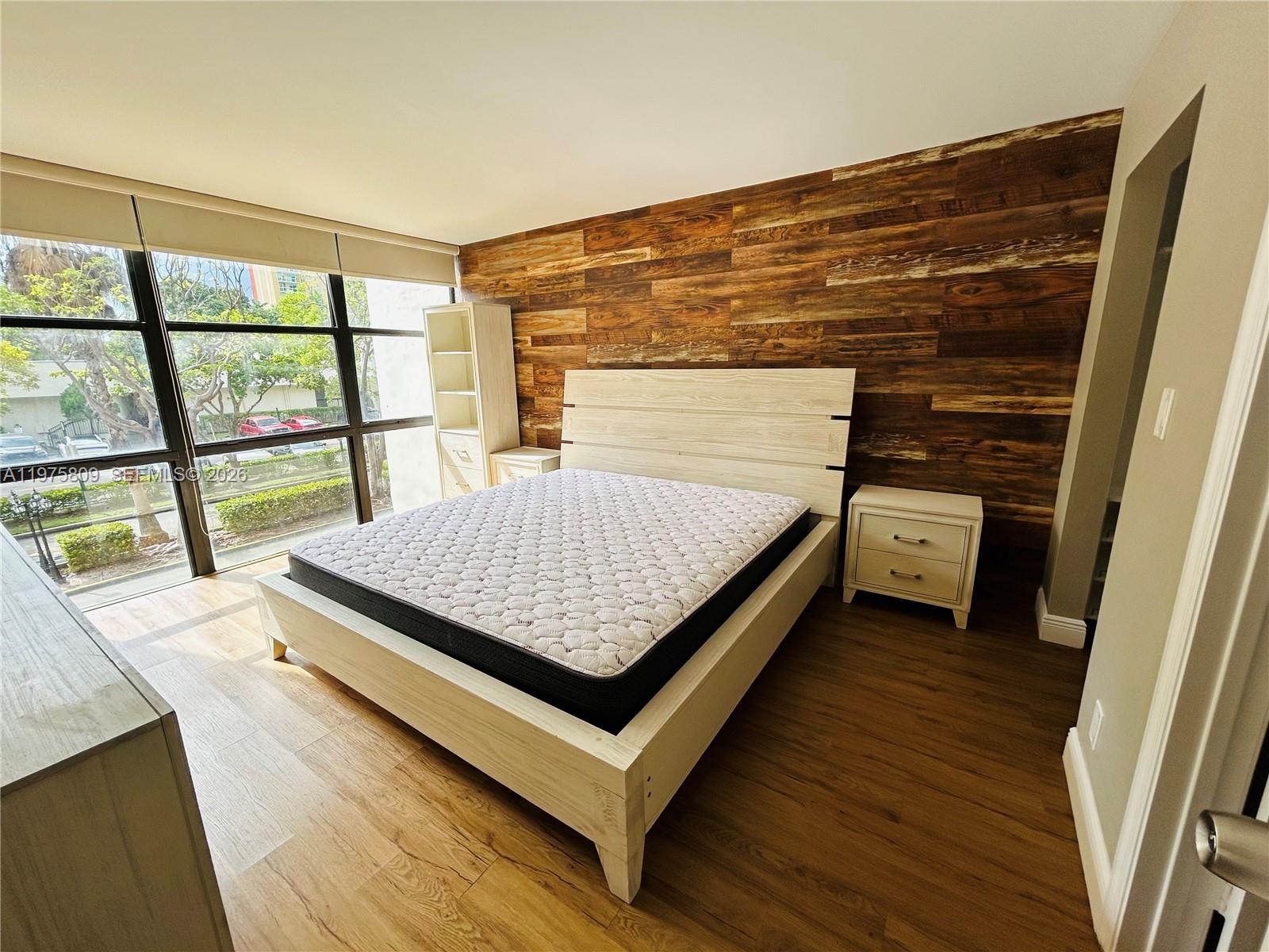 17021 N Bay Road