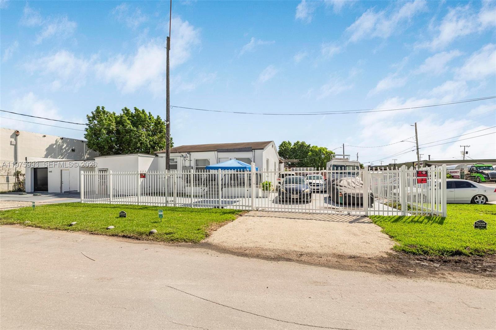 3705 NW 35th Avenue