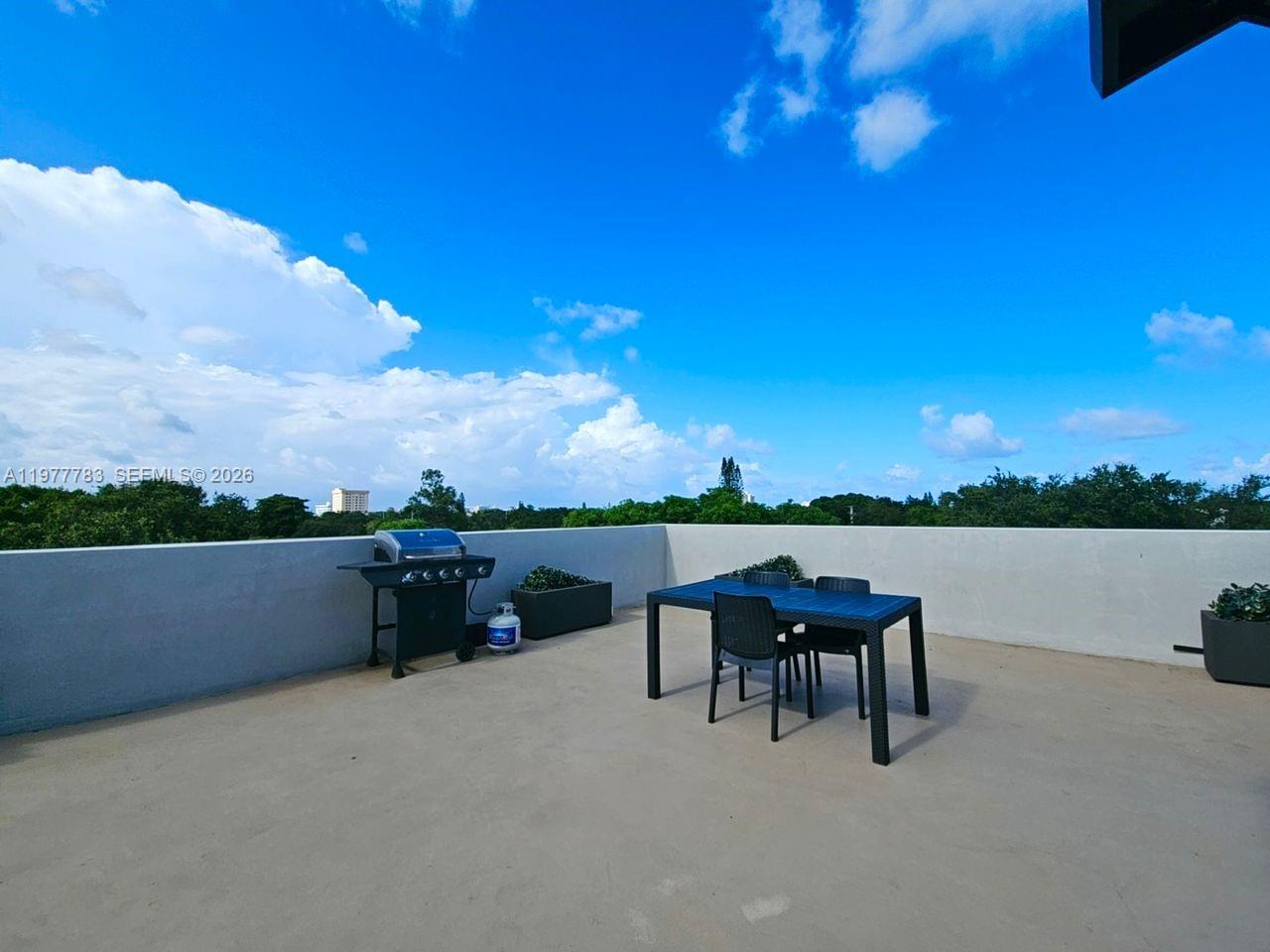 7105 NE 4 Court