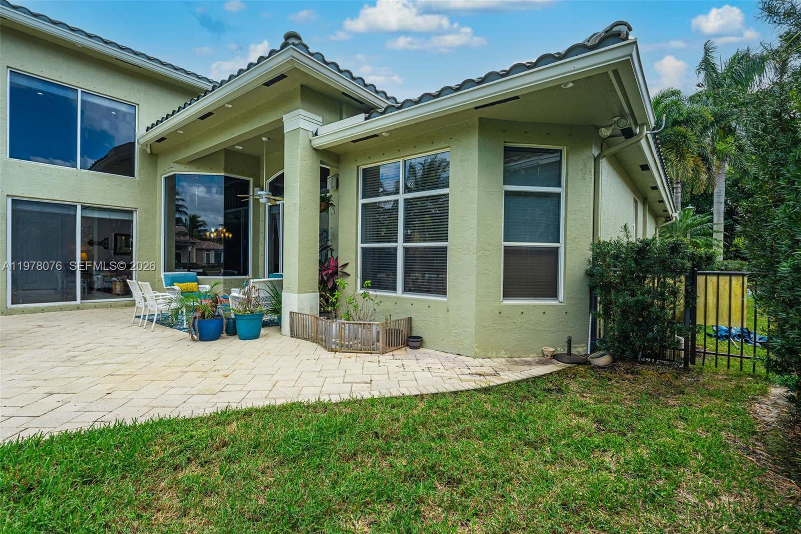 10221 Blue Palm Street