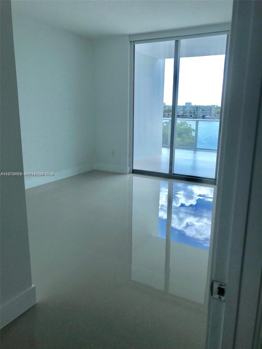 17111 Biscayne Boulevard