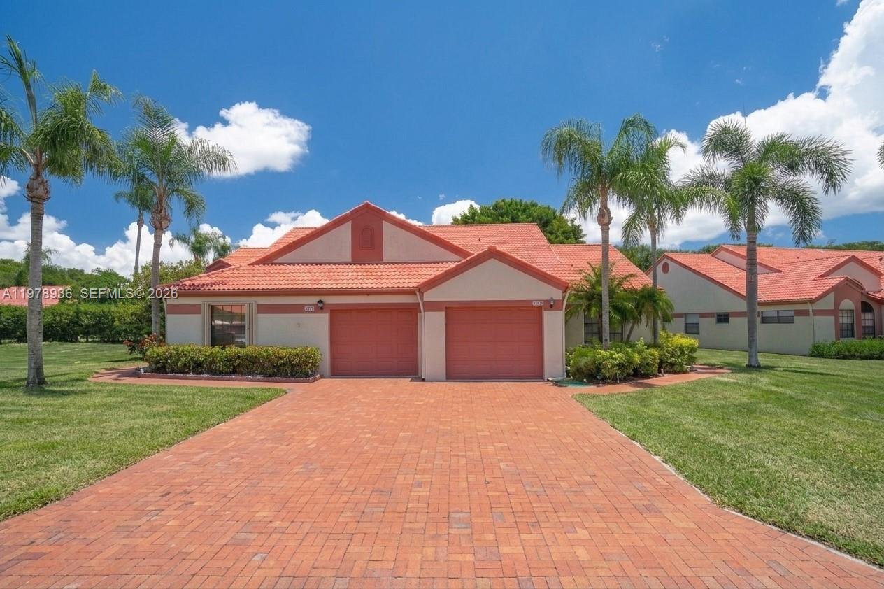 7604 Lexington Club Boulevard