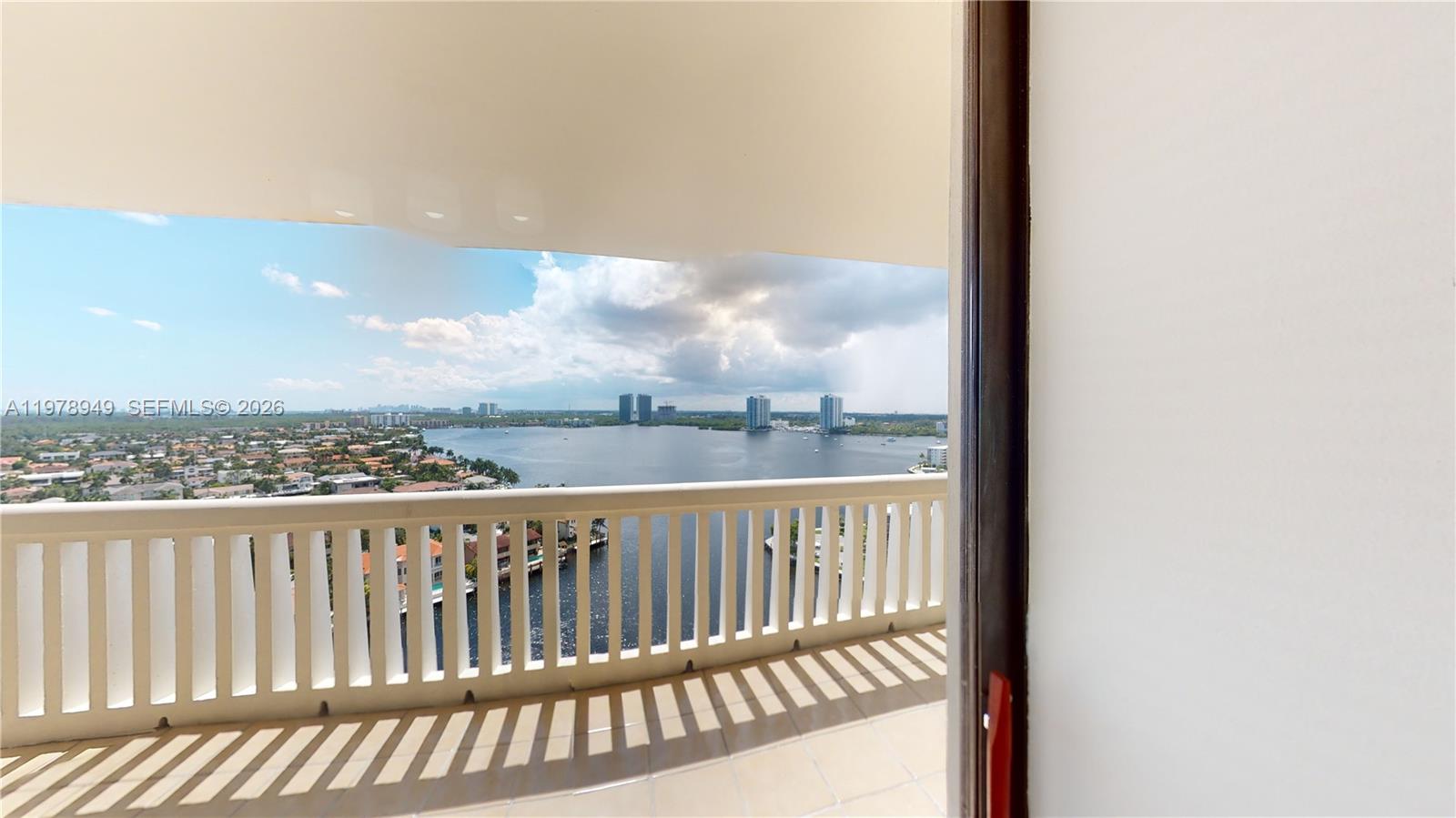 1000 Island Boulevard